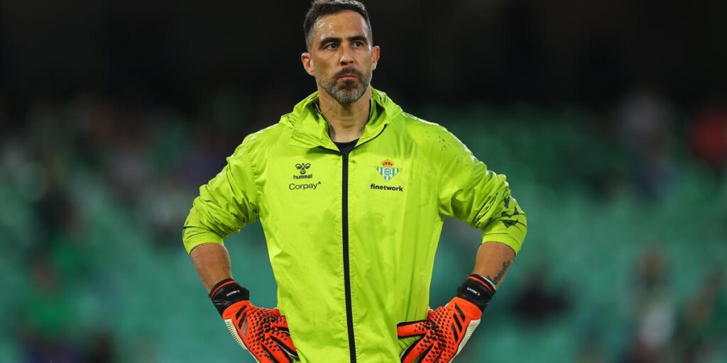 Claudio Bravo, Andrés Guardado y Aitor Ruibal, altas para viajar a Glasgow