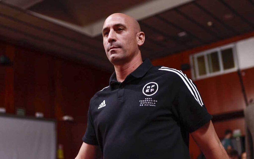 Denuncian a Luis Rubiales por presuntamente desviar 1.9 millones de euros