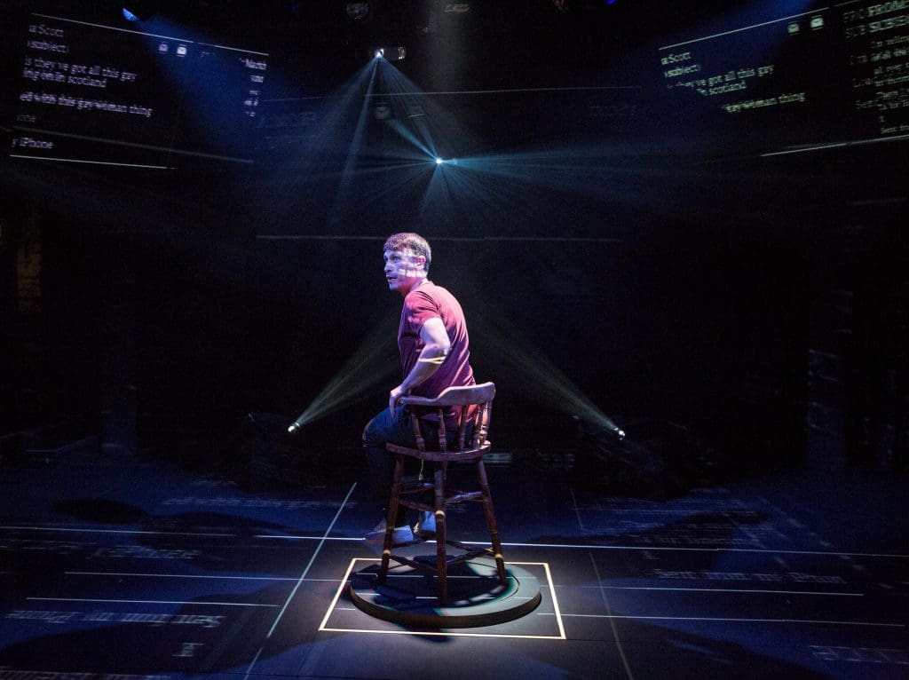 bebé reno obra de teatro drama de netflix todo lo que sabemos hasta ahora fila