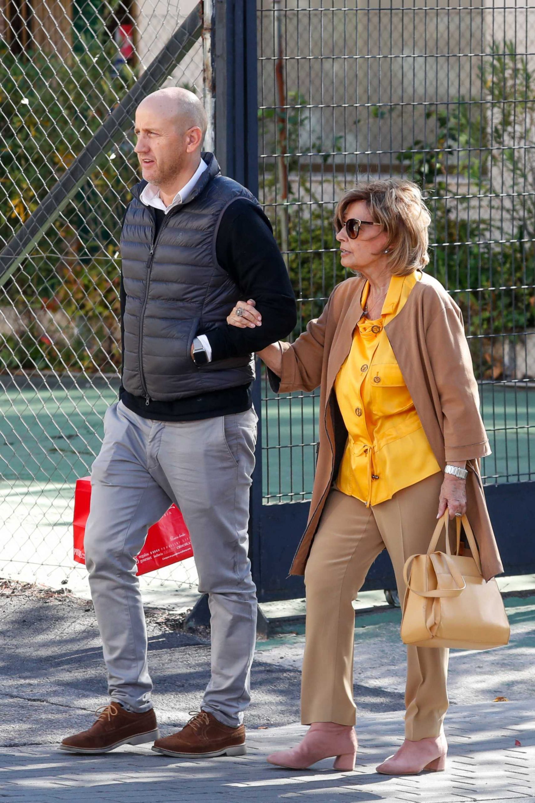 María Teresa Campos y Gustavo por las calles de Madrid / Gtres