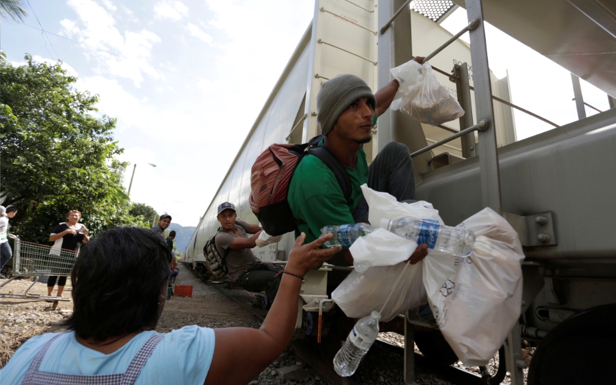 Ferromex suspende operación de 60 trenes para que migrantes no se suban