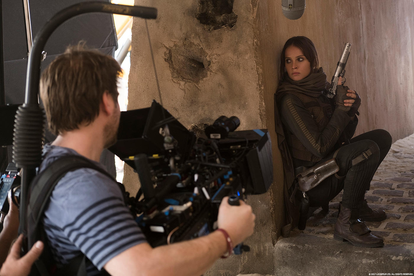 gareth-edwards-dirigiendo-felicity-jones-en-rogue-one-star-wars-story.jpg gareth-edwards-dirigiendo-felicity-jones-en-rogue-one-star-wars-story.jpg