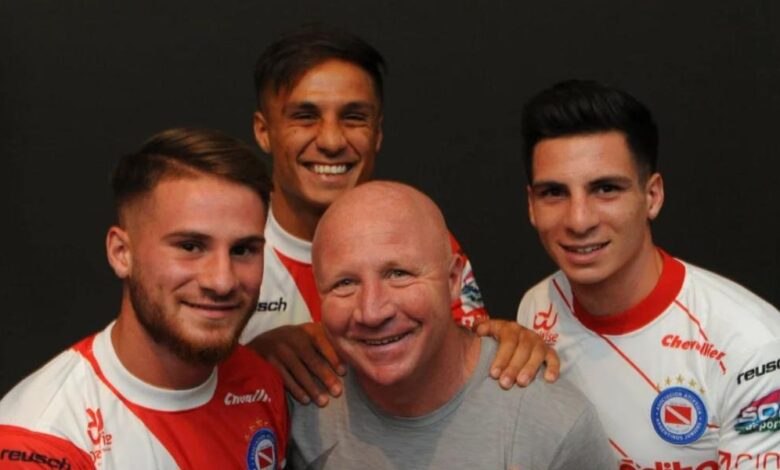 Gran duelo entre los hermanos Mac Allister en la Europa League