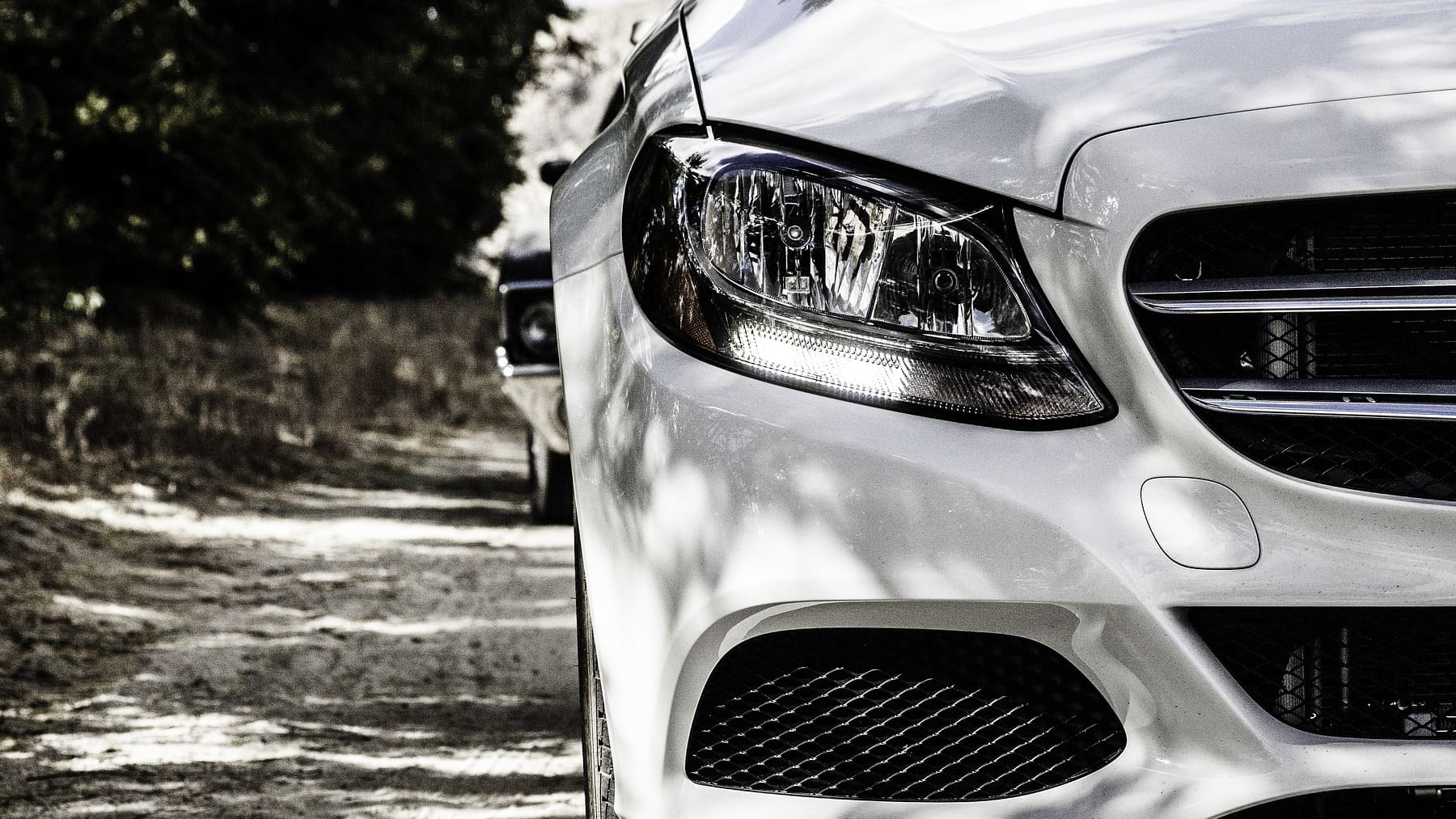 Hay un truco casero para dejar los faros de tu coche como nuevos y tienes que probarlo inmediatamente