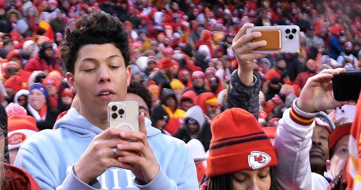 Jackson Mahomes asiste al partido inaugural de la temporada de los Chiefs en medio de un caso de agresión sexual