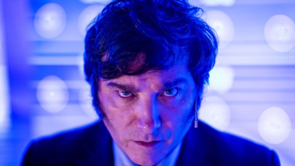 Javier Milei, el polémico candidato presidencial argentino, elogia a Trump y critica al papa Francisco