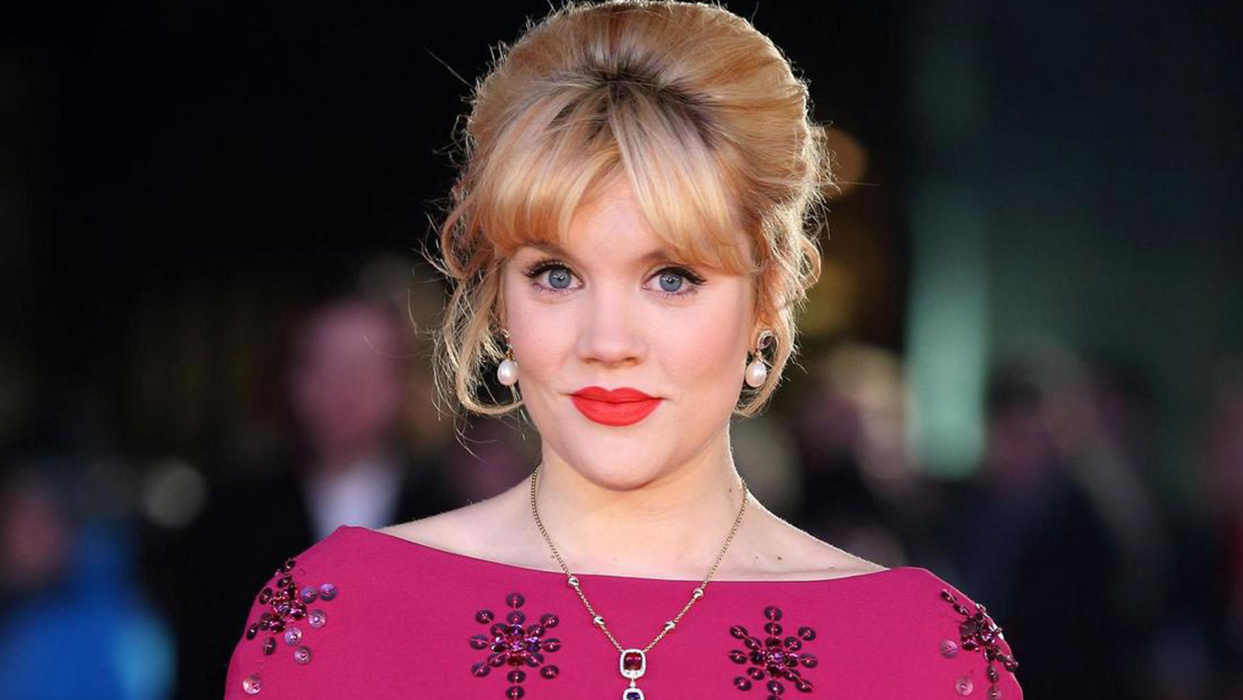 La directora Emerald Fenell carga contra la Alianza de Productores de Cine y Televisión