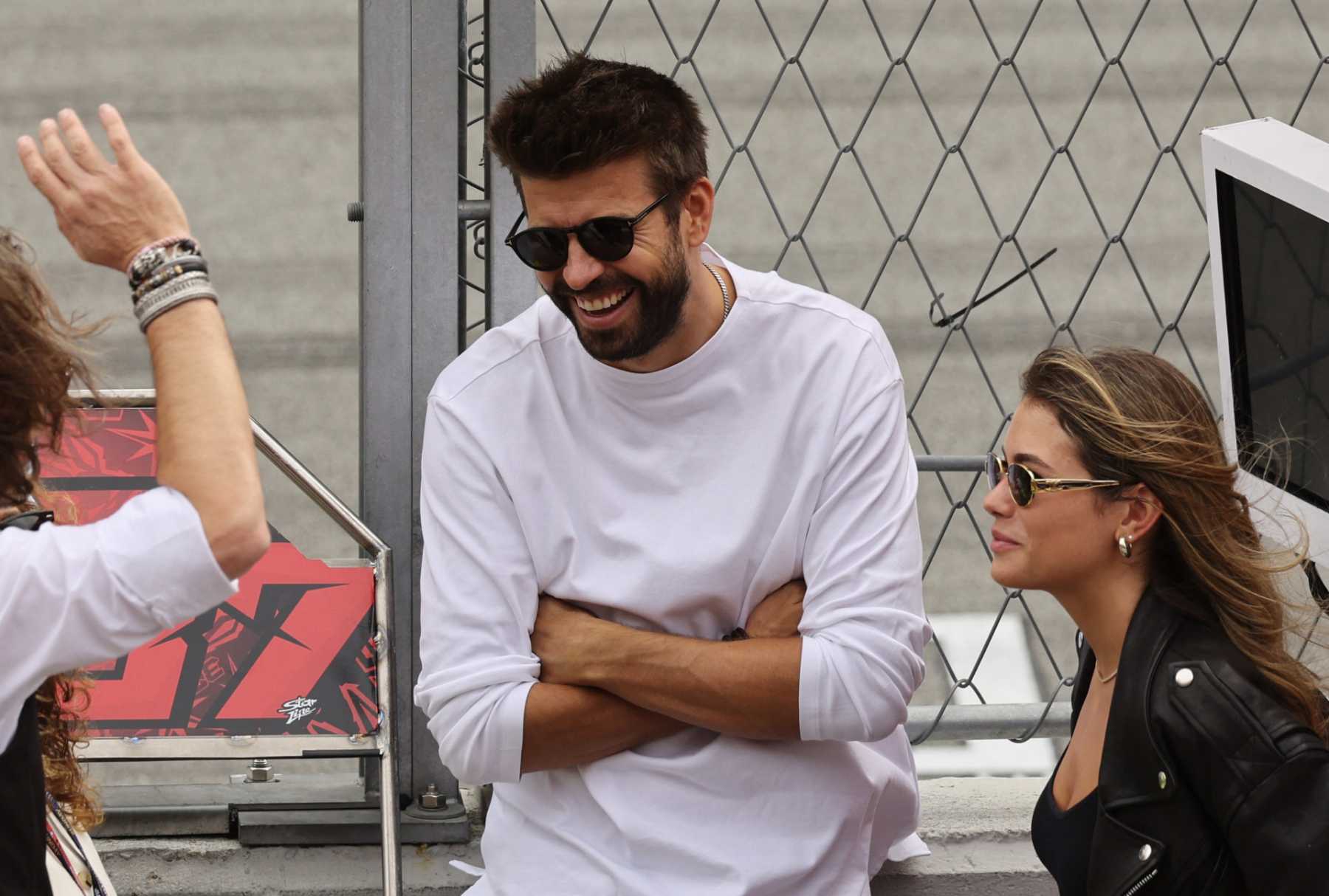 Gerard Piqué junto a Clara Chía en el circuito de MotoGP de Barcelona / Gtres