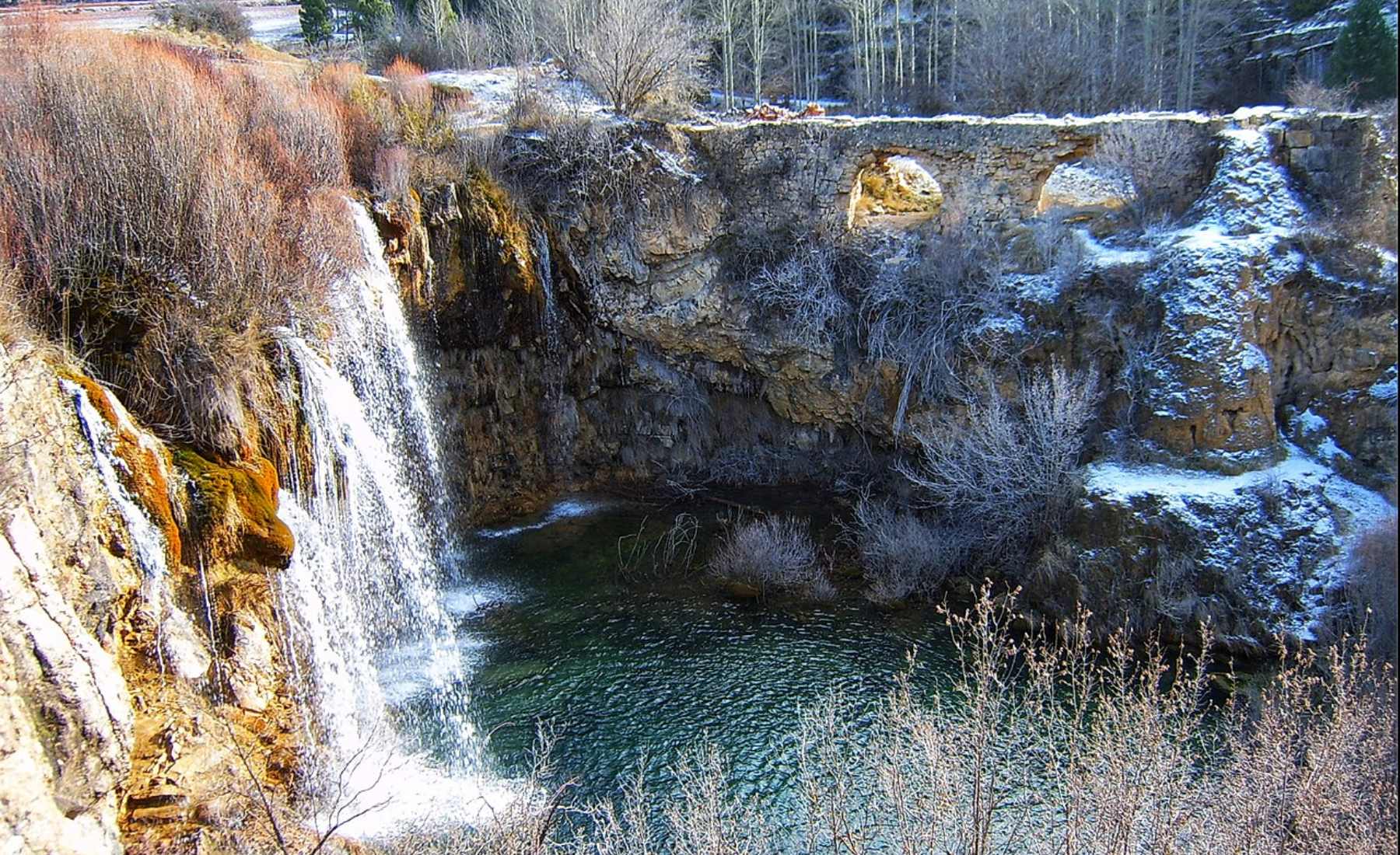 La piscina natural en la sierra de Albarracín que te cautivará
