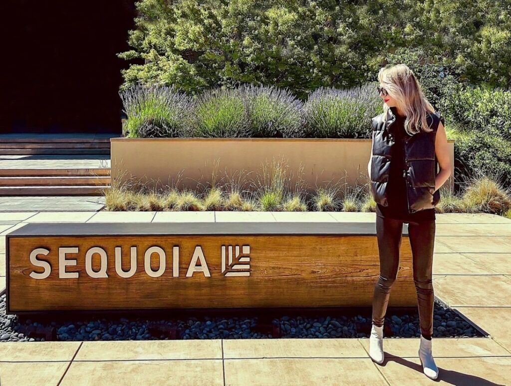 La startup del ex CEO de Tinder para combatir la soledad con un chatbot de IA recibe el respaldo de Sequoia