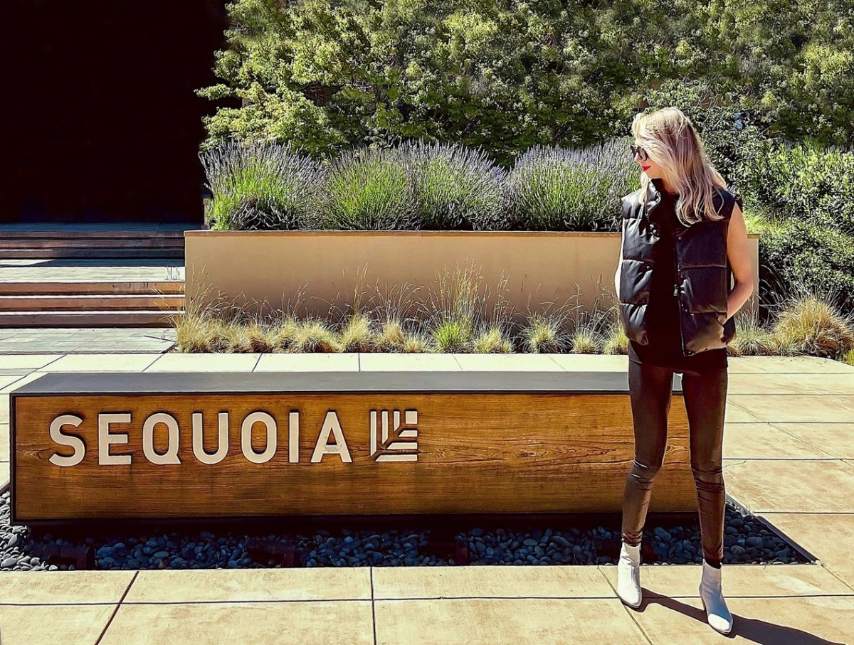 La startup del ex CEO de Tinder para combatir la soledad con un chatbot de IA recibe el respaldo de Sequoia