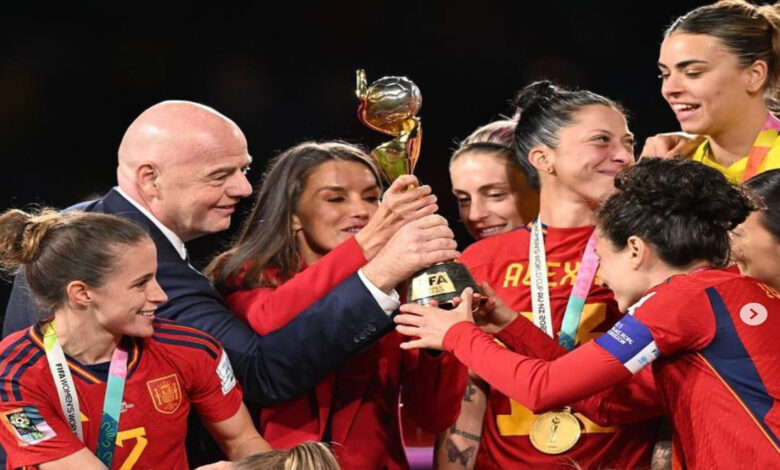 Lamenta Infantino que el escándalo opaque el éxito del equipo español femenil | Post