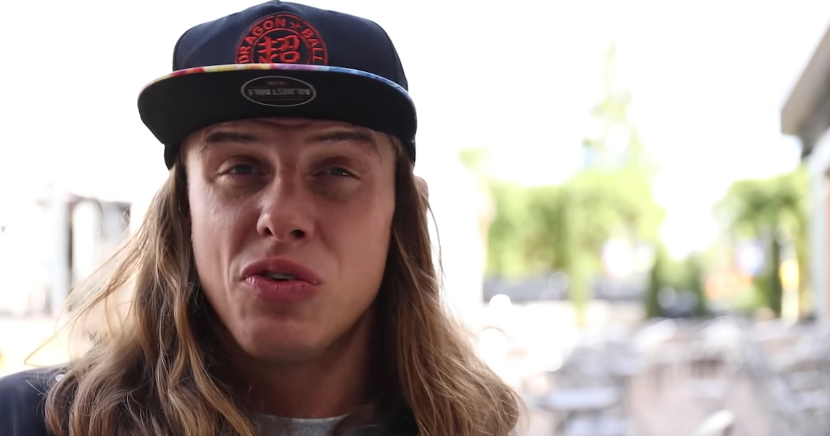 Matt Riddle de WWE acusa a un policía de agredirlo sexualmente en el aeropuerto