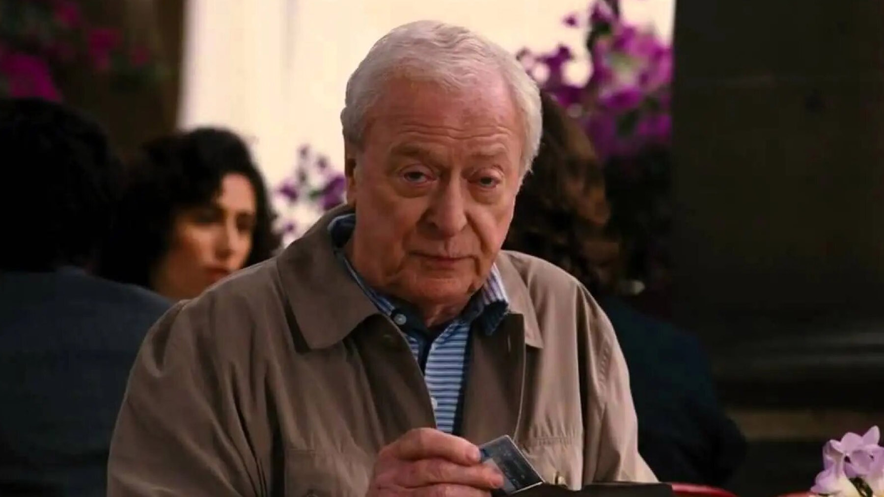 Michael Caine cuestiona la labor de los coordinadores de intimidad: «Nunca tuvimos de eso en mi época»