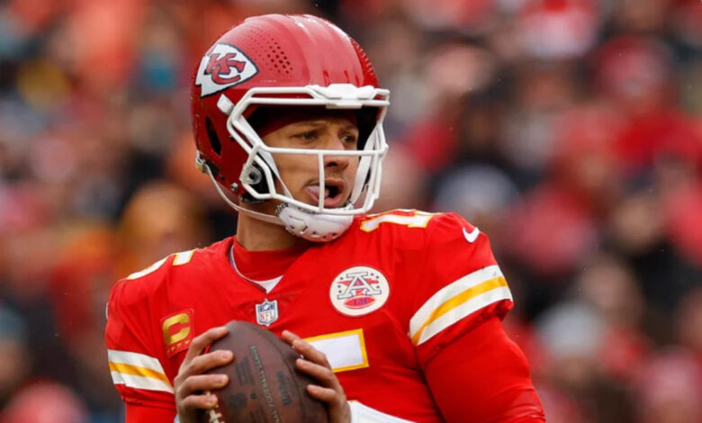 NFL: Patrick Mahomes firma millonaria extensión de contrato con Jefes | Video
