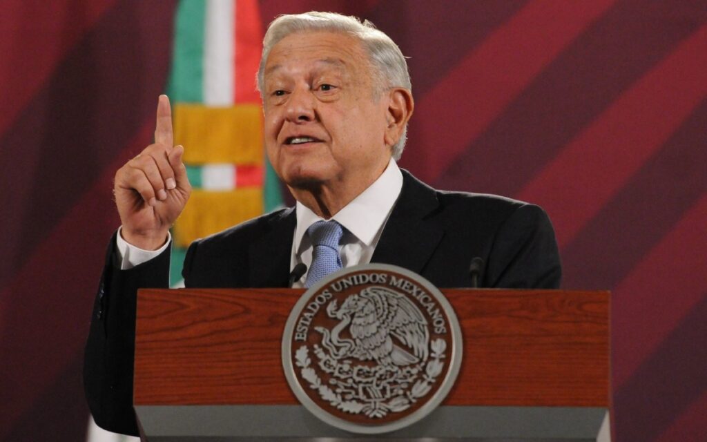 Ni aunque se retoquen con Photoshop los van a elegir: AMLO a candidatos