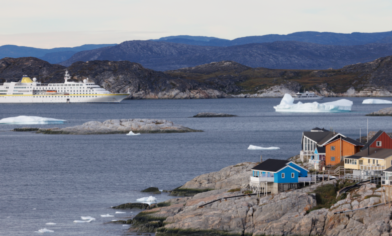 Pesquero intentará remolcar un crucero varado con 206 personas a bordo en Groenlandia