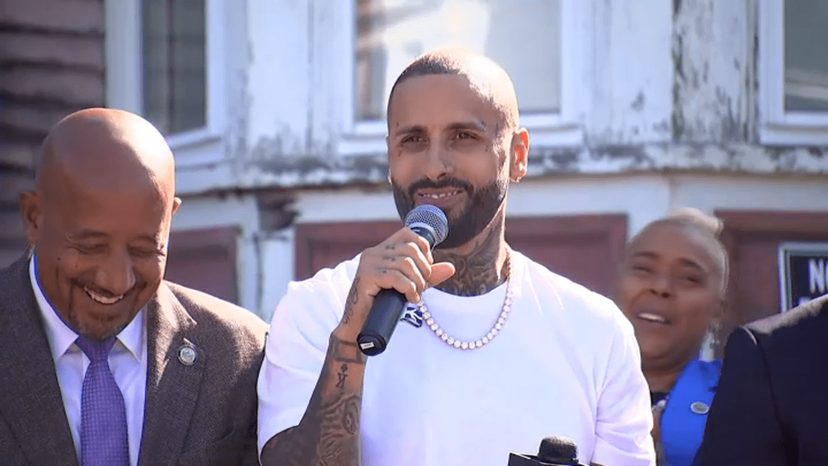 Reconocen a la estrella de reguetón Nicky Jam con un centro de arte a su nombre