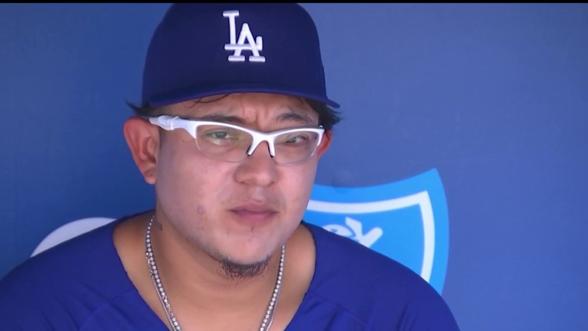 Retiran casillero y murales de Julio Urías en el Dodger Stadium
