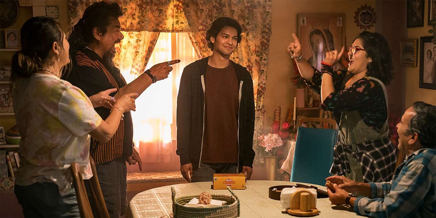 Revisión de Blue Beetle: Xolo Maridueña brilla en la divertida y conmovedora historia del héroe de DC