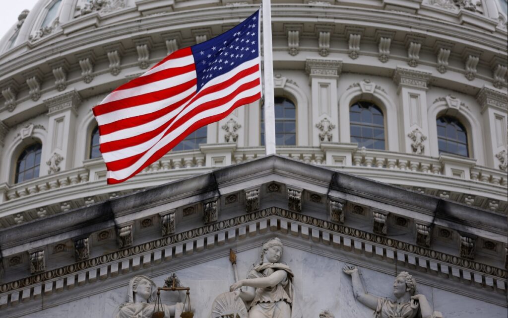 Senado de EU aprueba medida provisional de 45 días y evita el cierre de gobierno