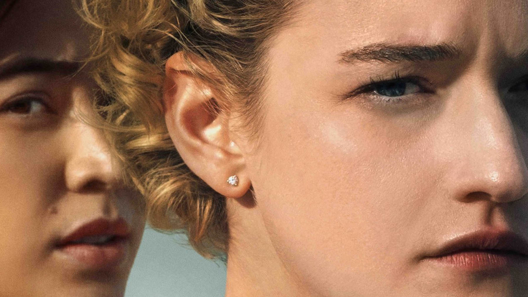 Tráiler de ‘The Royal Hotel’: Julia Garner y Jessica Henwick contra el acoso laboral