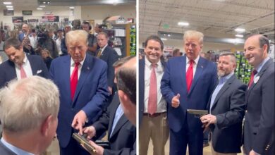 Trump afirma en acto de campaña que quiere comprarse un arma; lo tiene prohibido