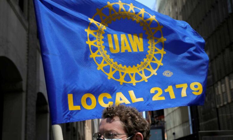 Van a huelga trabajadores de las tres grandes plantas automotrices de EU
