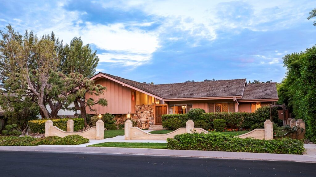 Venden casa de “The Brady Bunch” en Studio City por $3.2 millones tras renovación de HGTV