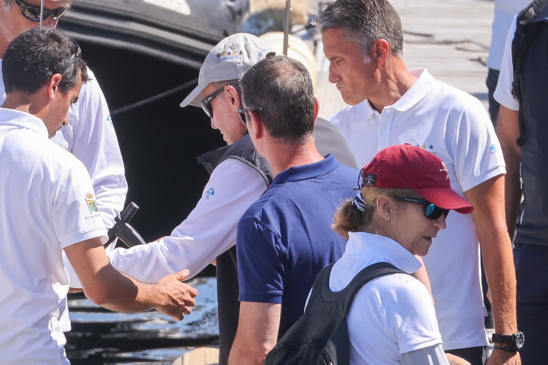 Infanta Elena y el Rey Juan Carlos en Sangenjo/ Gtres