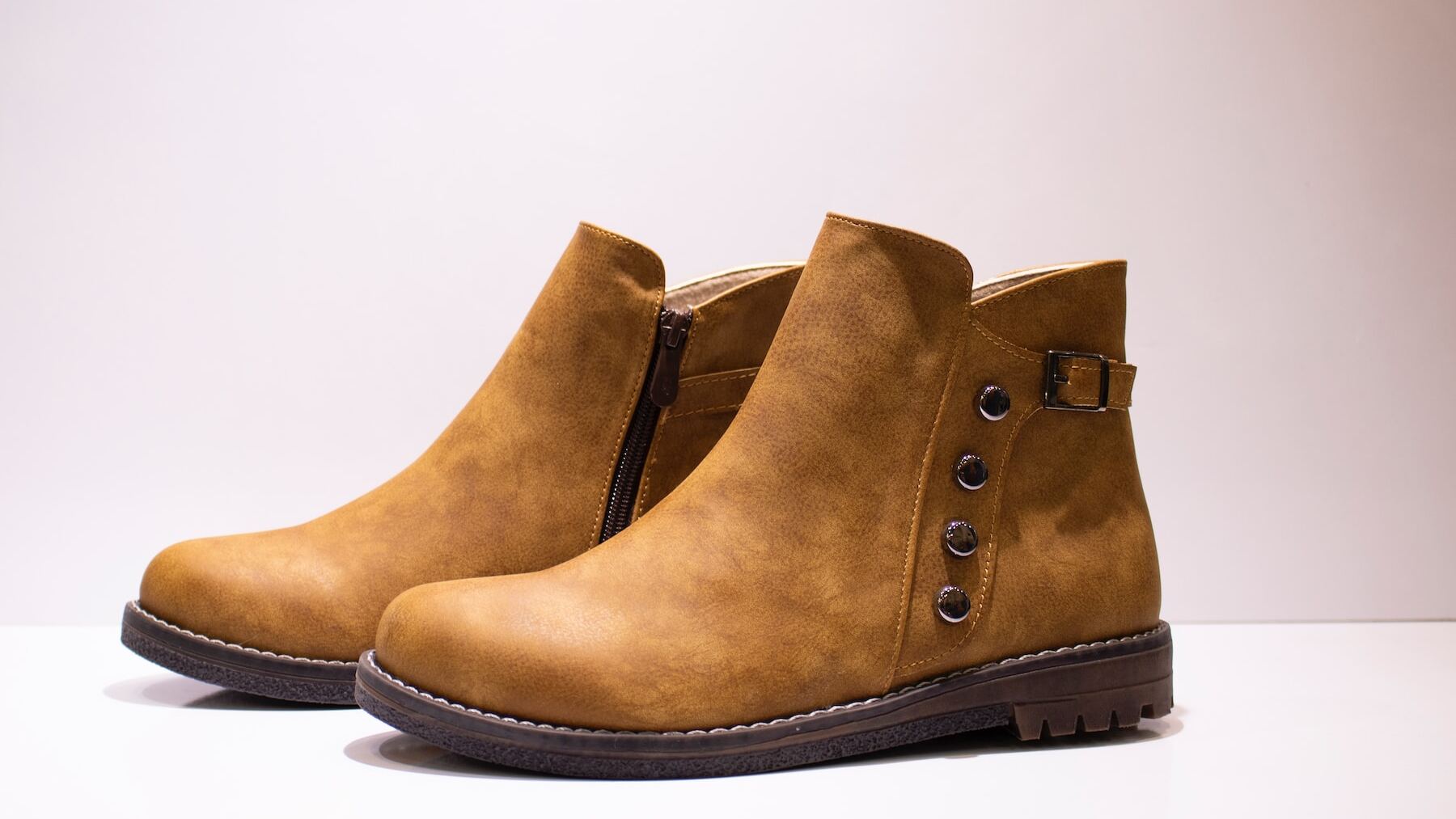 ¡Botas como nuevas! Descubre el truco infalible para limpiar tus botas de piel y ante