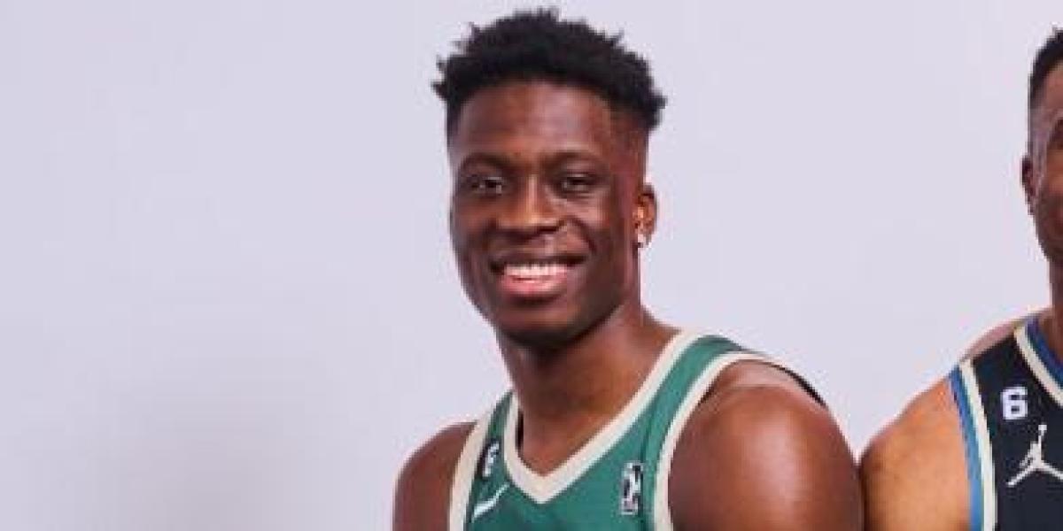 ¡Los Bucks cortan a Alex Antetokounmpo menos de 24 horas después de ficharle!