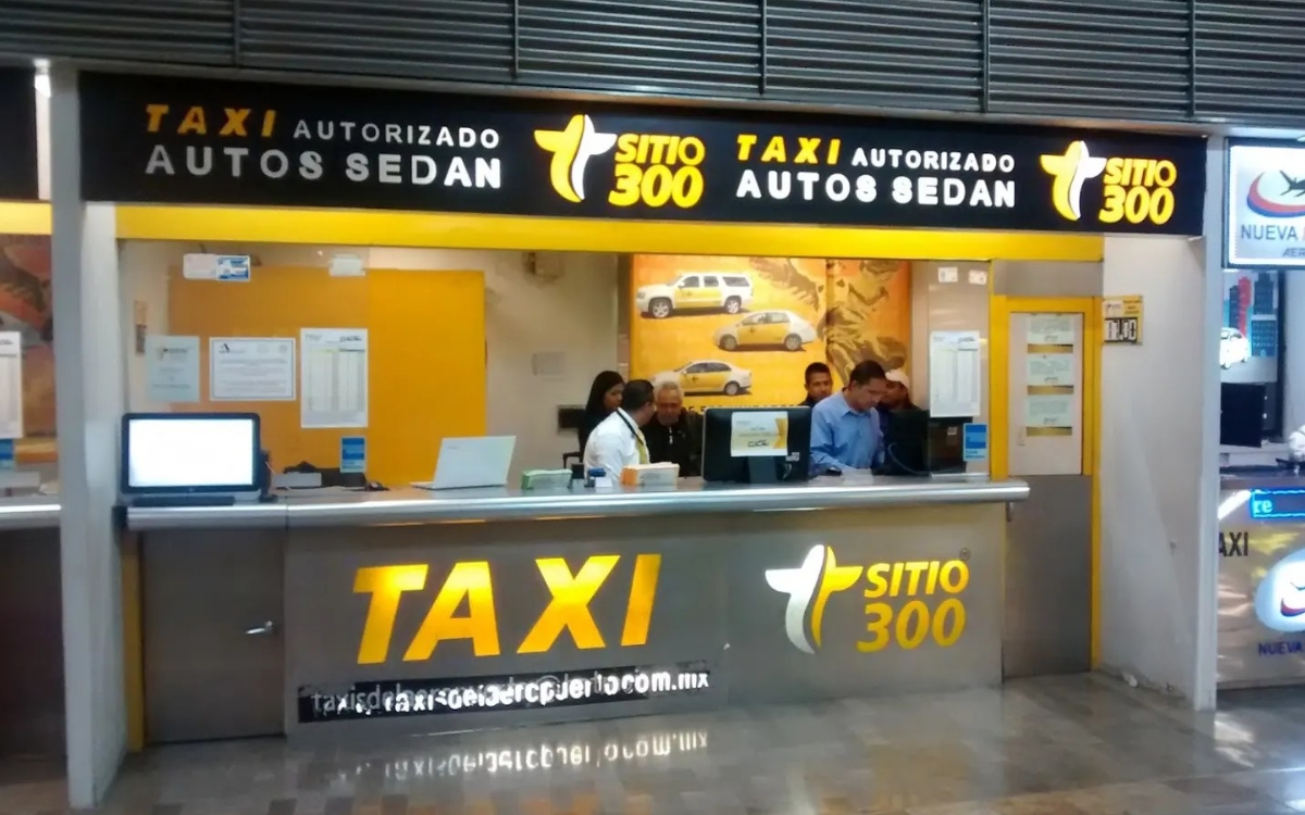 AICM cierra cajas del sitio de taxis 300 por adeudo y vender ilegalmente boletos