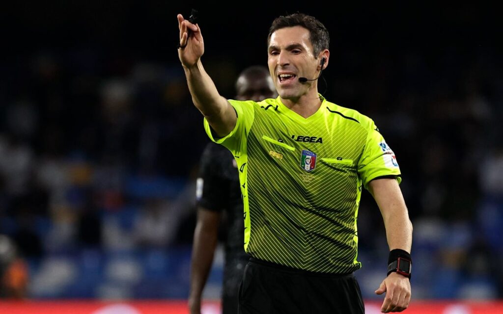 Árbitro podría ser sancionado por no dar la mano a su compañera