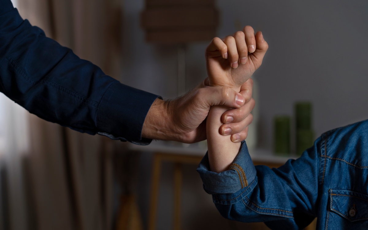 Asesinan a una mujer con un martillo en colegio privado