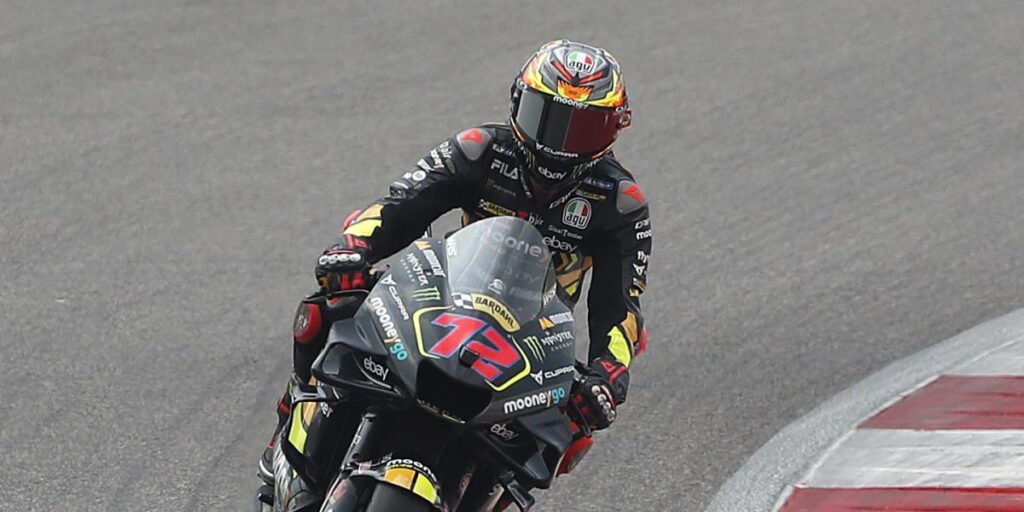 Bezzecchi se exhibe, Bagnaia y Márquez caen y Martín a 13 puntos del líder