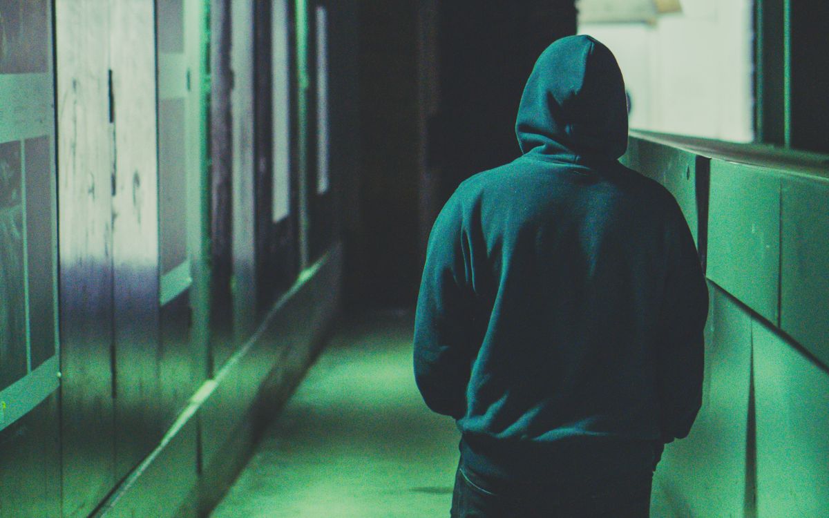 CDMX: Investigan presunta violación a joven de 15 años por parte de 5 encapuchados