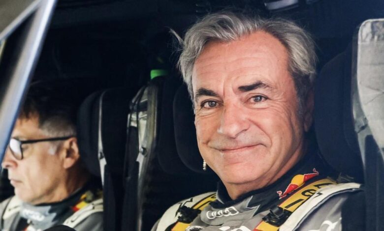 Carlos Sainz sonríe con el rendimiento de su Audi antes de la prueba de fuego previa al Dakar