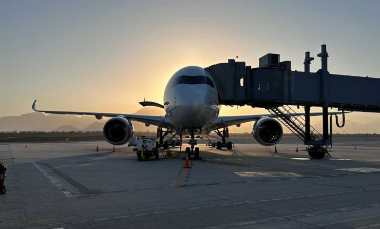 Colapsan acciones de grupos aeroportuarios por cambios en tarifas