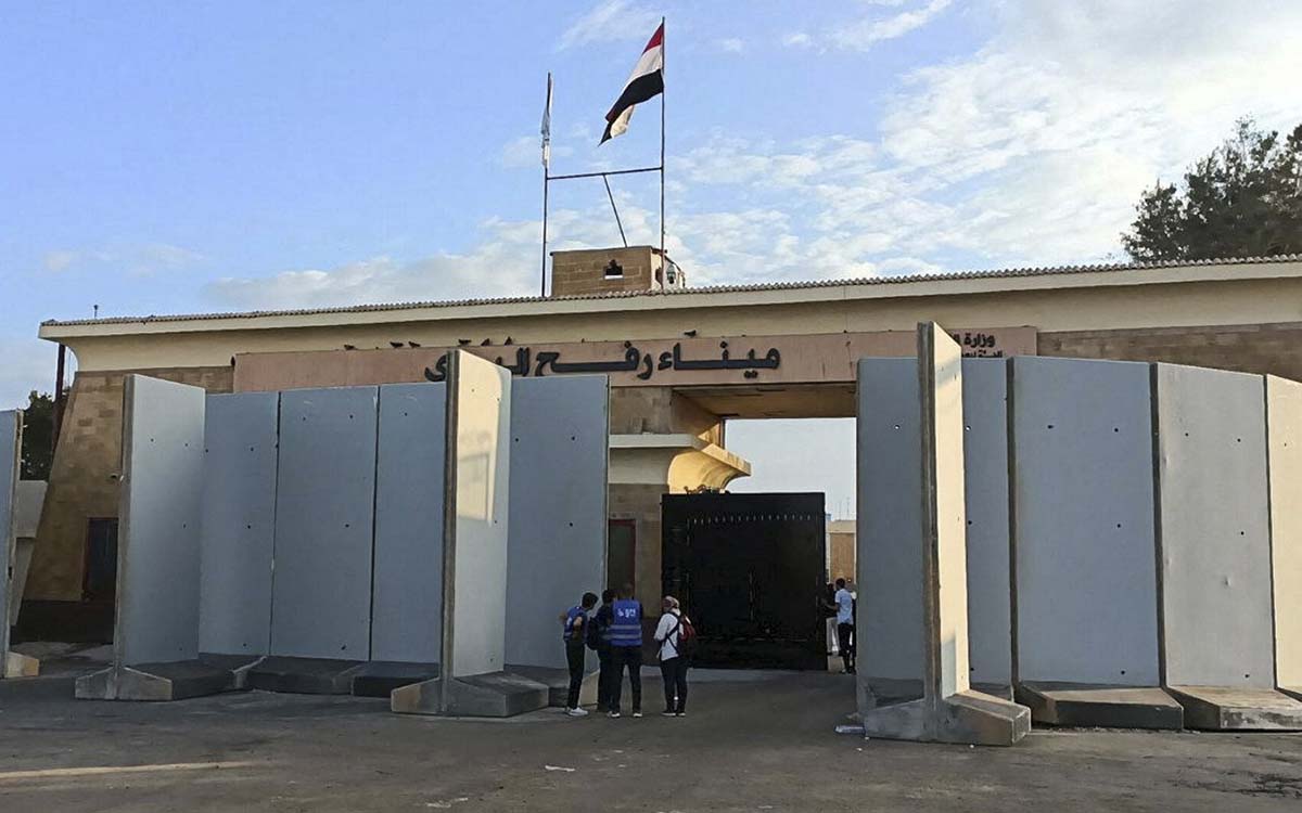 Egipto confirma que Israel ha bombardeado cuatro veces el paso a Gaza y que sigue cerrado