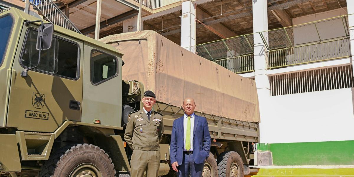 El Elche dona material deportivo para el Líbano