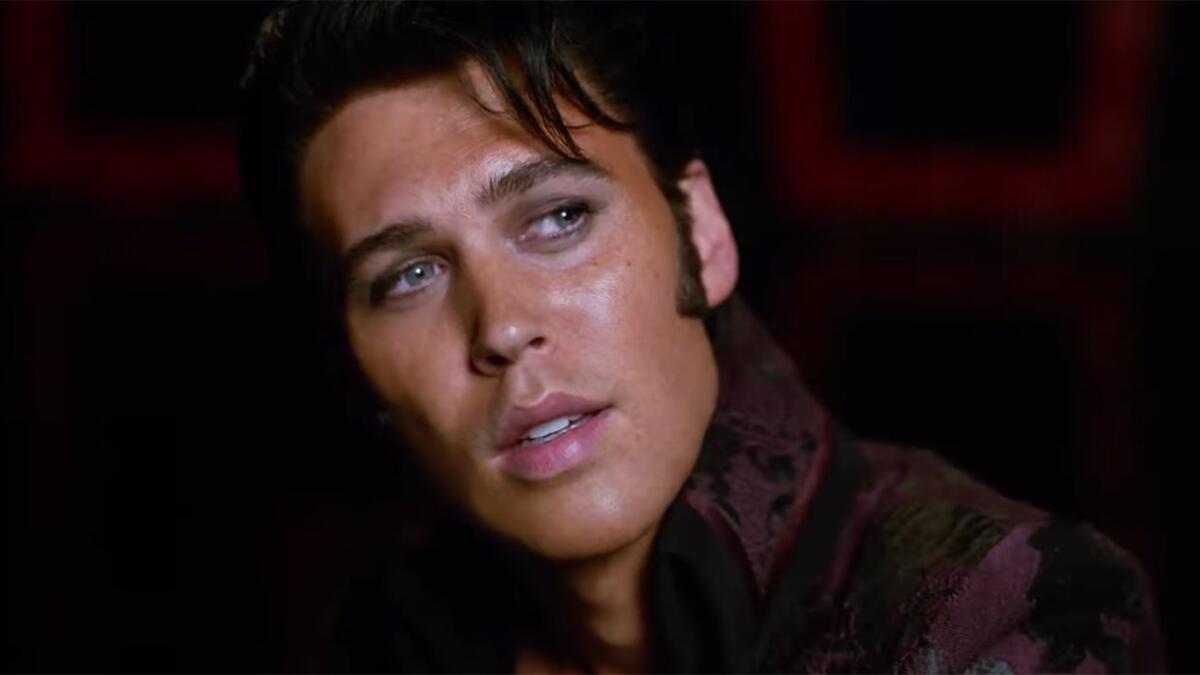 El tráiler de Elvis revela la transformación irreconocible de Tom Hanks como manager del cantante