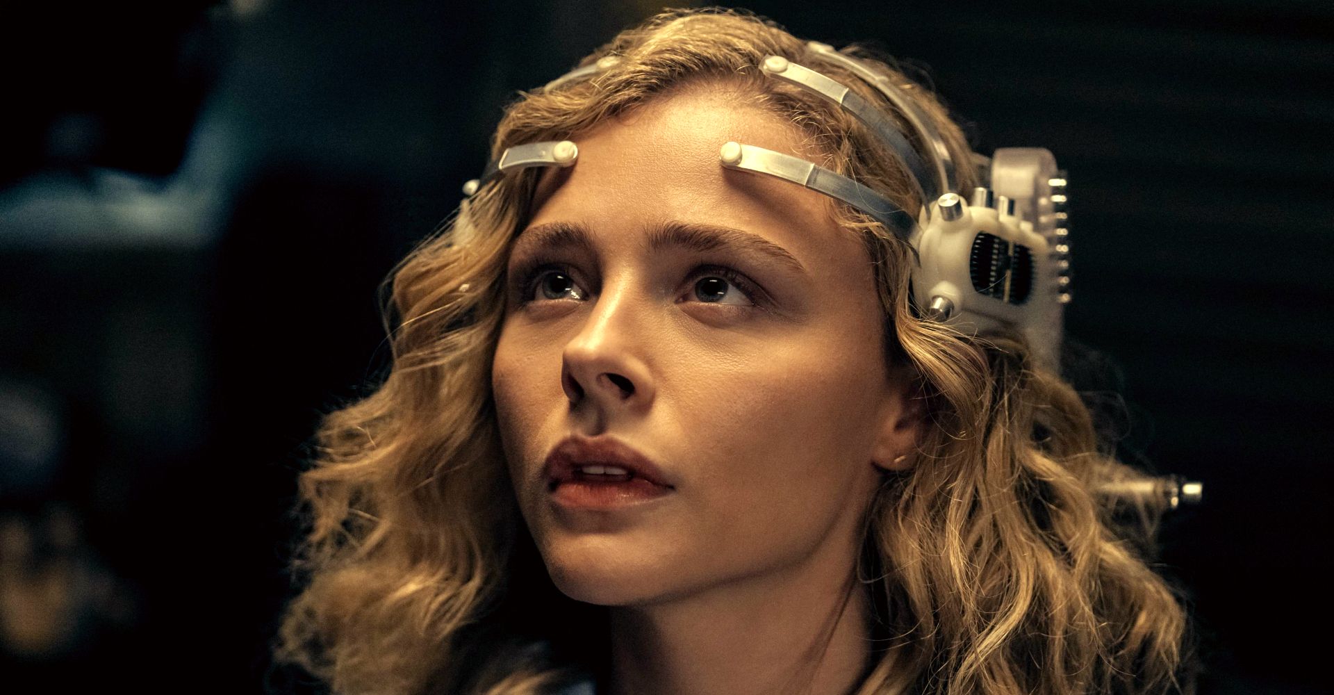 El tráiler de Peripheral ve a Chloë Grace Moretz en un futuro distópico