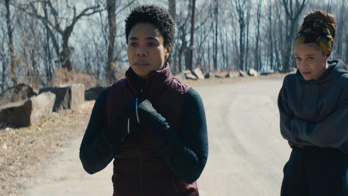 El tráiler principal muestra a Regina Hall luchando contra el racismo y los fantasmas en Elite College
