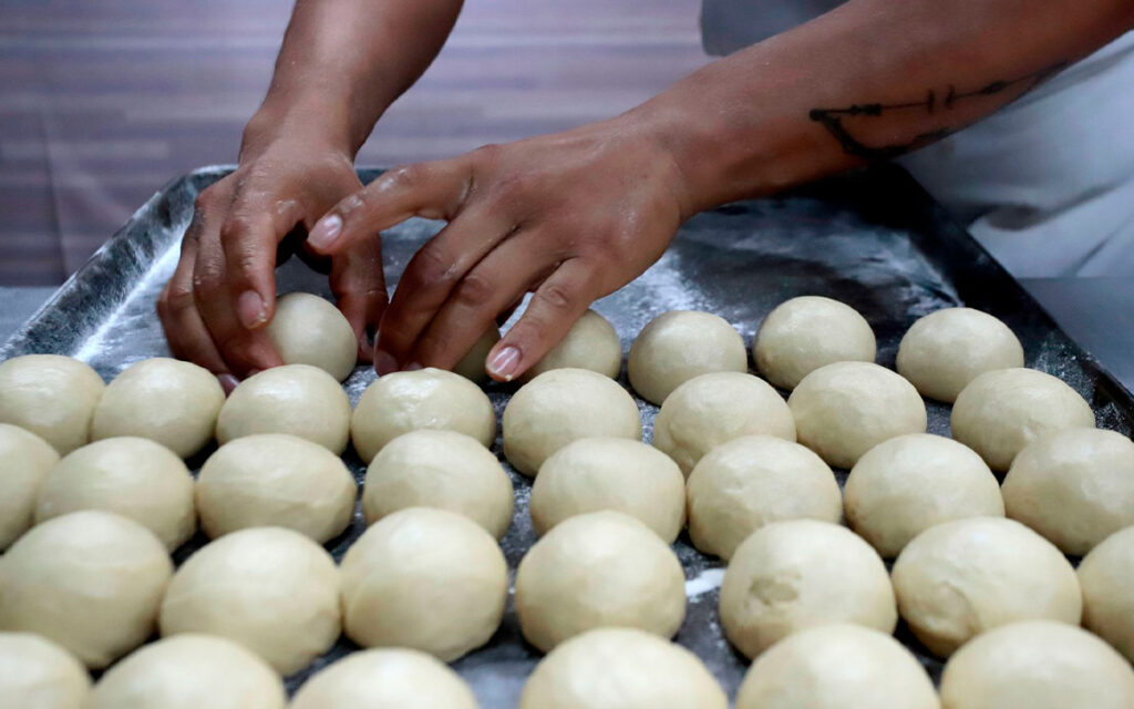 Empresa canadiense busca panaderos y ofrece 37 mil pesos al mes