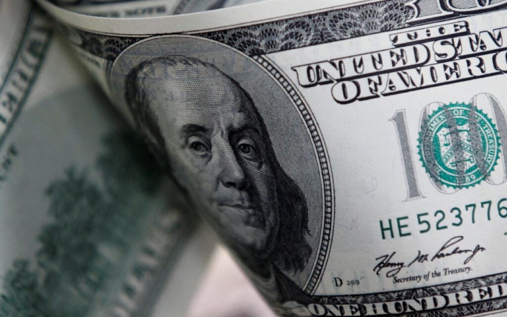 Entrada de remesas a México cayó en agosto, advierte Banxico