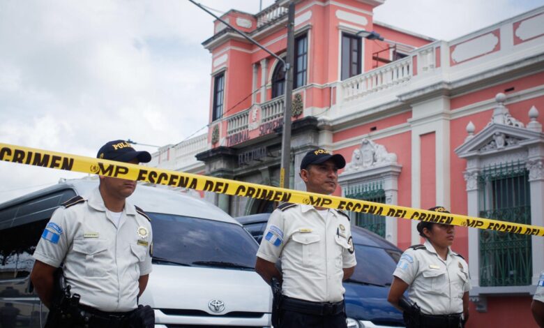 Fiscalía de Guatemala suma 20 hrs de cateos a Tribunal Electoral y 'secuestra' actas | Video