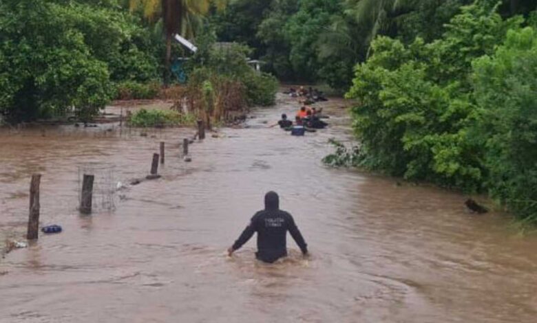 Guerrero sigue en alerta por 'Max'; inundaciones, deslaves y una persona desaparecida
