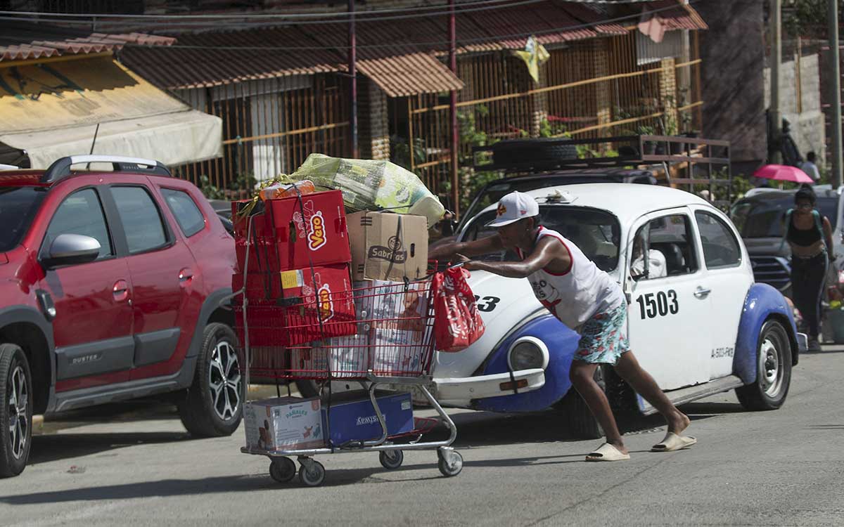 Huracán Otis: Fuerzas Armadas refuerzan presencia en Acapulco para evitar saqueos