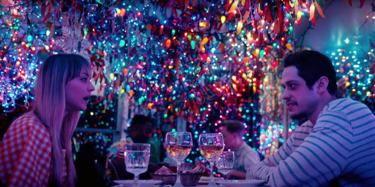 Kaley Cuoco y Pete Davidson protagonizan la comedia romántica de Peacock en el lindo tráiler de Meet